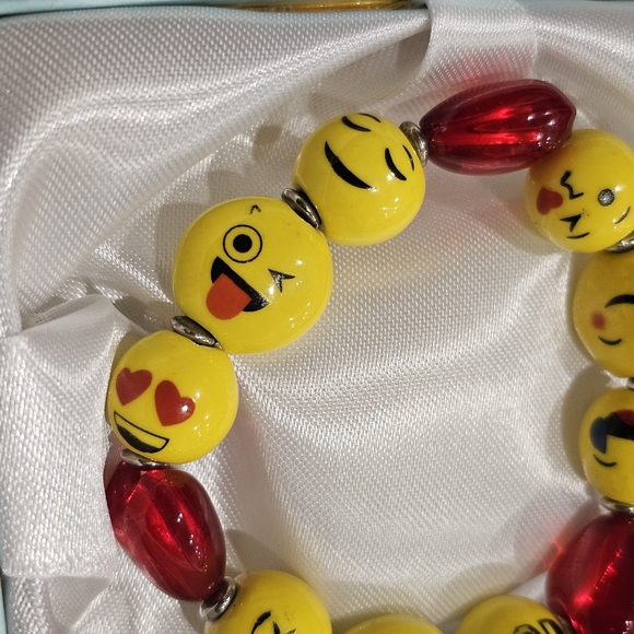 Cute Emoji Bracelet - Picture 3 of 4
